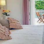 Ana *
