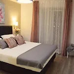 Ana *